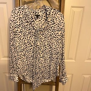 Ann Taylor Leopard Print M Top; Moderately worn. Very Classy